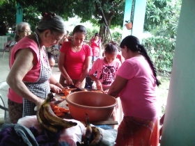 Iglesia da alimentos a 900 migrantes 3