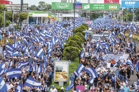 Poblacion Nicaraguense marcha en honor a las madres de los caido