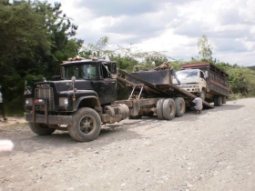 563674_187321478121436_1234946357_n