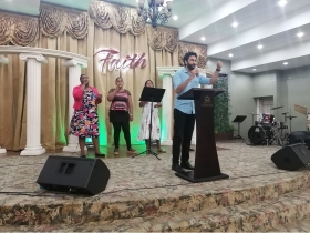 cantando