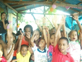 381818_270255523039111_1894163598_n