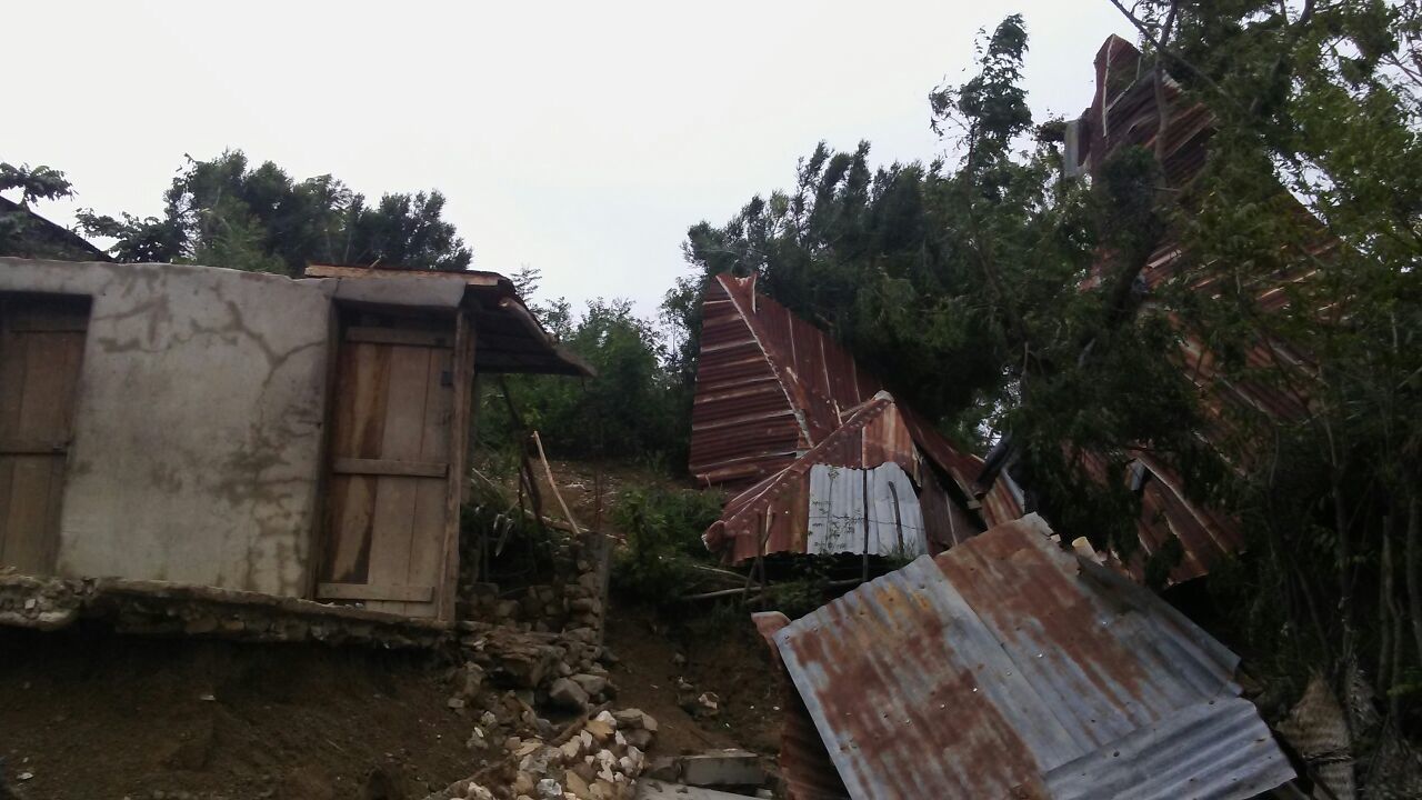 Casa pastoral totalmente destruida