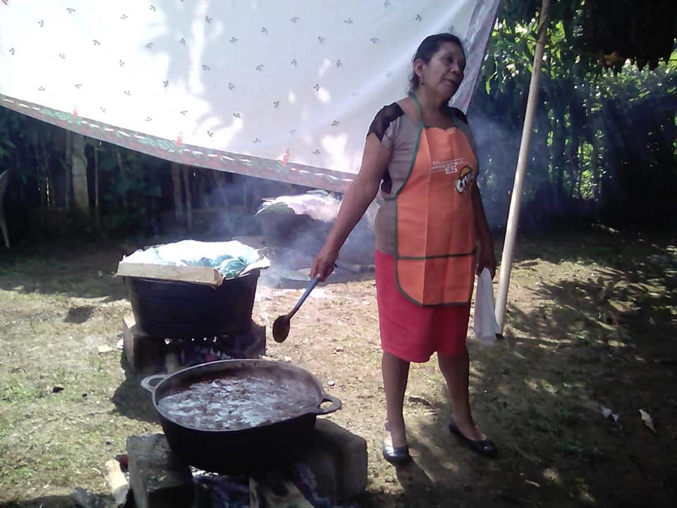 Iglesia da alimentos a 900 migrantes 7