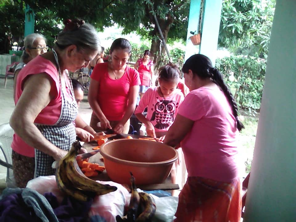 Iglesia da alimentos a 900 migrantes 3