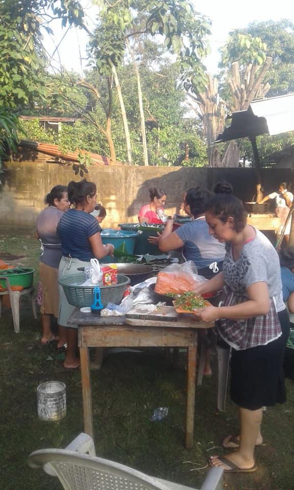 Iglesia da alimentos a 900 migrantes 4