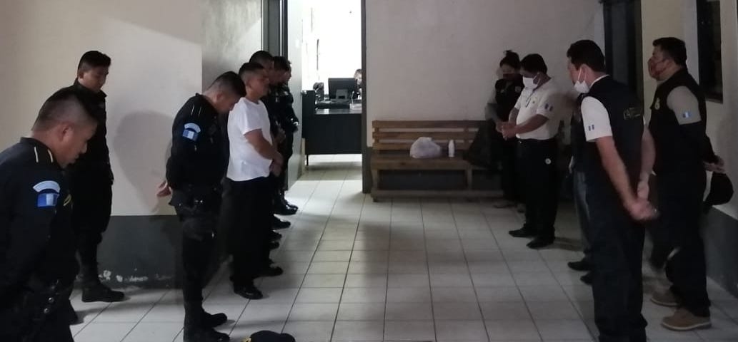 alimentos a policías7