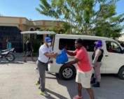 Comparten alimentos en Dominicana