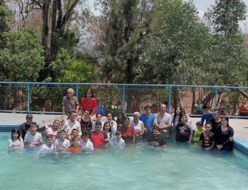 Guatemala church baptizes 27 believers in celebration service