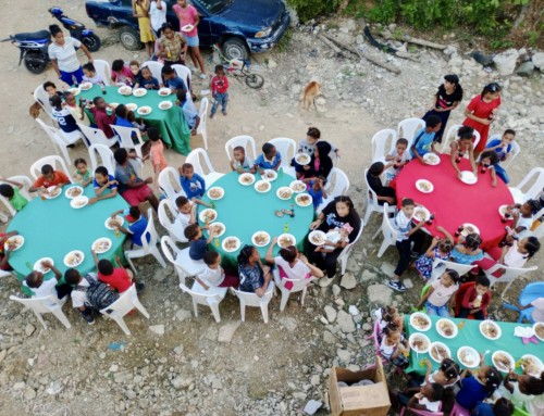 Nazarenos en República Dominicana Celebra la Navidad con Niños de su Comunidad