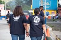Voluntarios distribuyen frazadas y kits de higiene en iglesia las Gallinas