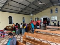 Voluntarios distribuyen frazadas y kits de higiene en iglesia las Gallinas