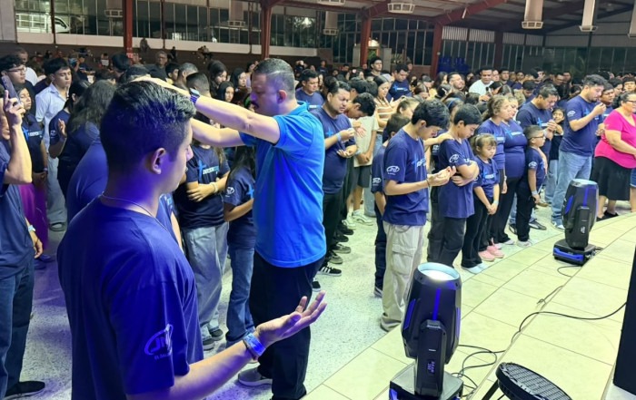 Jóvenes de la Iglesia del Nazareno participan en Tendencia 2026, realizado en Guatemala, El Salvador y Honduras.